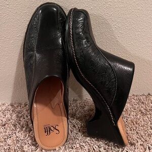 Sofft Black Embossed Leather Heels